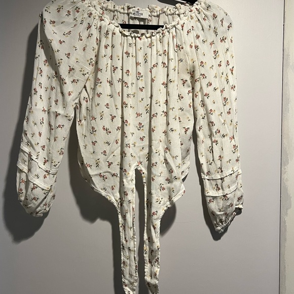 Hollister Tops - 🌟3 for $25🌟 Hollister Juniors Floral Crop Top Front Tie Cream Blouse Top